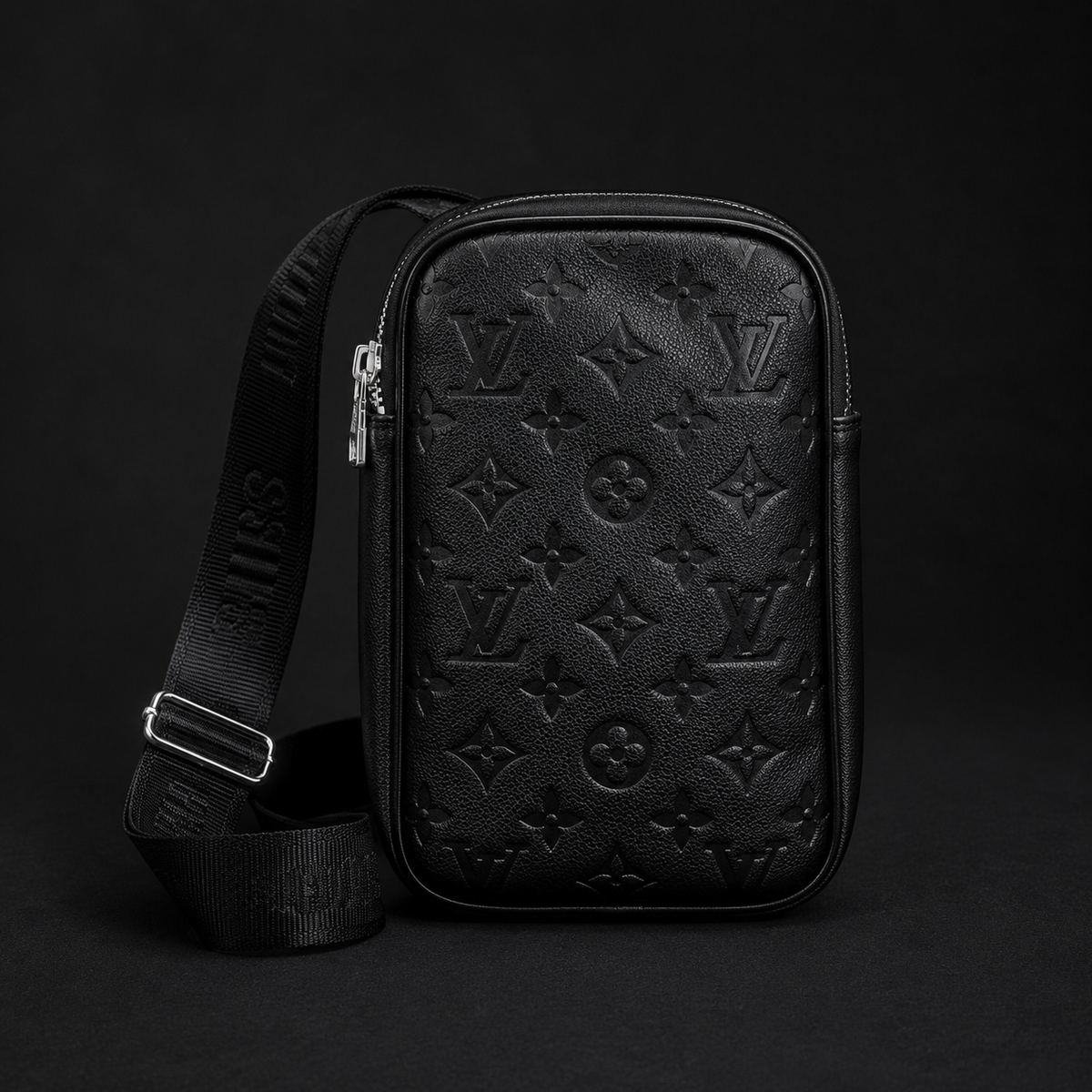 BLACK LOUIS VUITTON HANDBAG