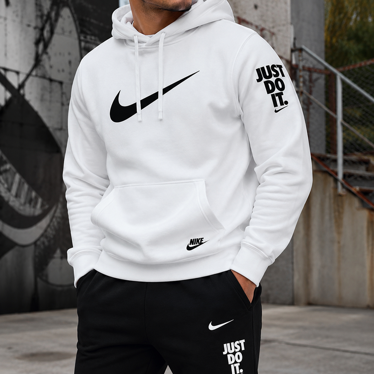 NIKE BLACK/WHITE