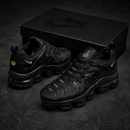 BLACK VAPORMAX PLUS