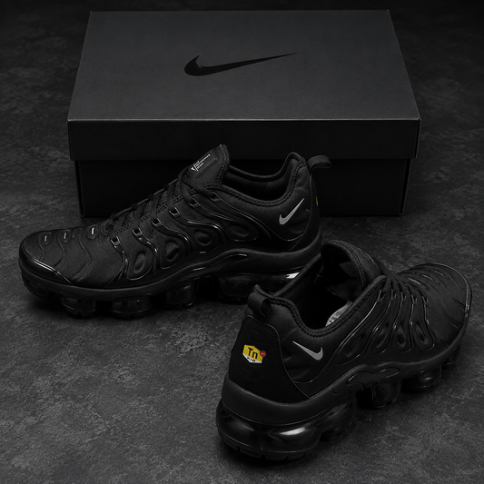 BLACK VAPORMAX PLUS